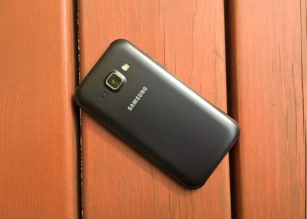 Samsung Galaxy J1 - test i recenzja smartfona za mniej niż 400 zł