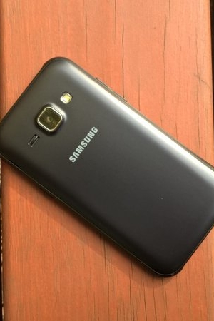 Samsung Galaxy J1 - test i recenzja smartfona za mniej niż 400 zł