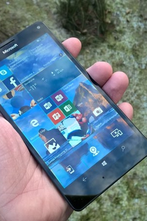 Włosi zapowiadają aktualizację Lumii do Windows 10 Mobile, ale nie powinniśmy im wierzyć