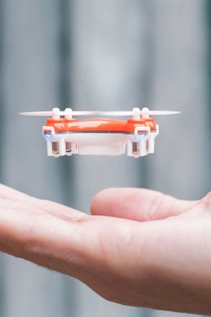 Oto etui z dodatkowym aparatem i... miniaturowym dronem