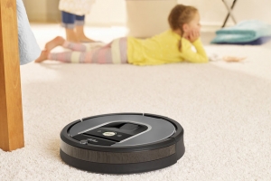 iRobot Roomba 960: inteligentny i przyjazny alergikom odkurzacz z WiFi