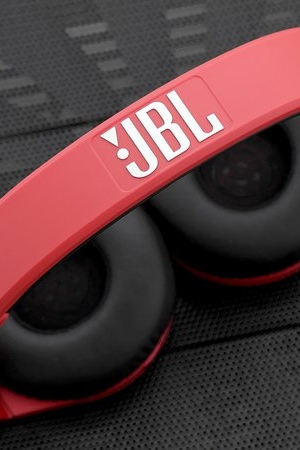 Żegnaj minijacku! JBL prezentuje słuchawki Reflect Aware C z wtyczką USB-C