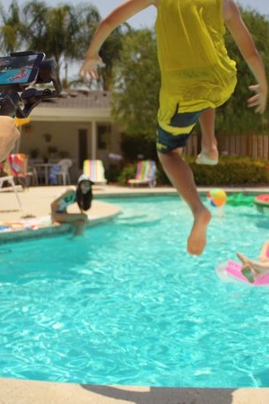 DJI Osmo Mobile zapewnia 3-osiową stabilizację podczas kręcenia smartfonem