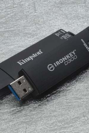 Kingston IronKey D300: szybki i wodoszczelny pendrive z 256-bitowym szyfrowaniem danych