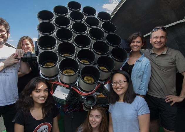 48 obiektywów Canon 400 mm f/2.8L II złączonych w jeden, czyli jak astronomowie szukają nowych galaktyk