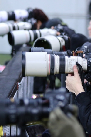 Fotoreporter codziennej gazety kontra fotograf agencyjny - trochę o tym, jak prasa wciąż oszczędza na zawodowcach