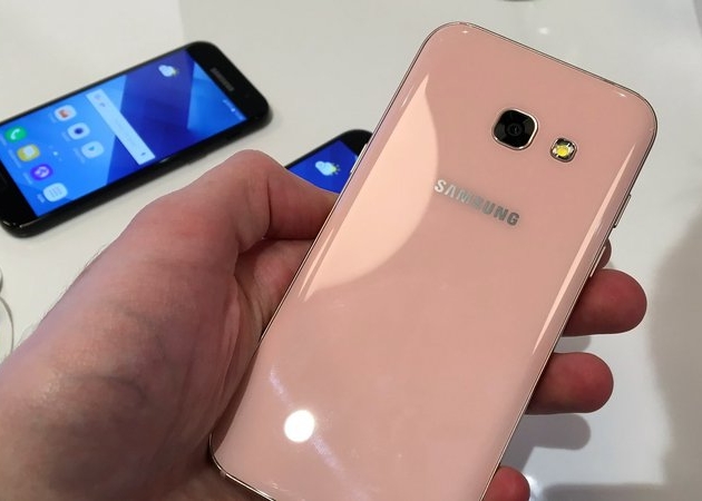 Samsung Galaxy A3 i A5 (2017) - wideoprezentacja